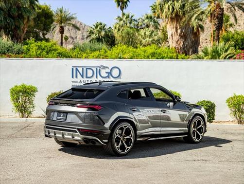 2020 Lamborghini Urus Base