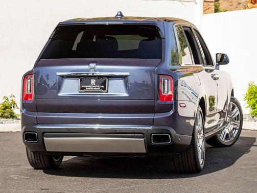 Iguazu Blue 2024 Rolls-Royce Cullinan