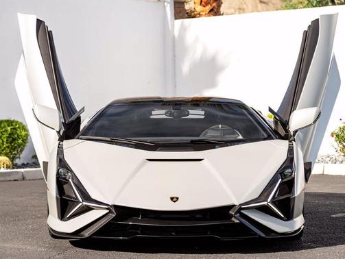 Bianco Phanes 2021 Lamborghini Sian
