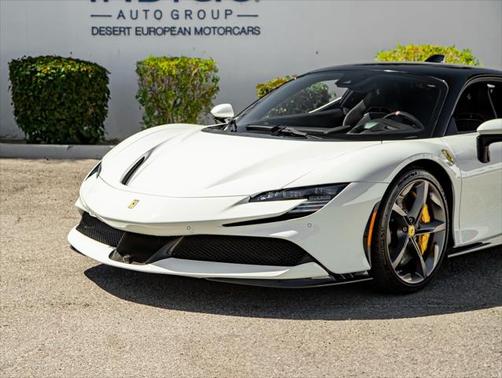 2023 Ferrari SF90 Stradale Base