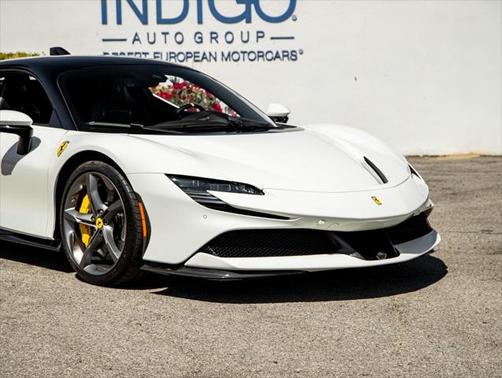 2023 Ferrari SF90 Stradale Base