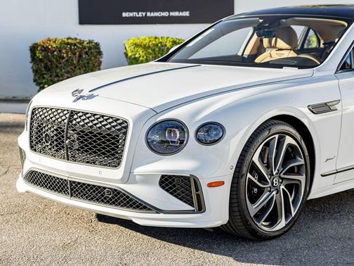 Glacier White 2025 Bentley Flying Spur Speed