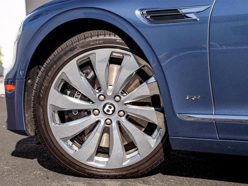 Portofino 2022 Bentley Flying Spur V8