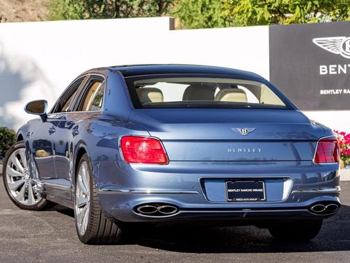 Portofino 2022 Bentley Flying Spur V8