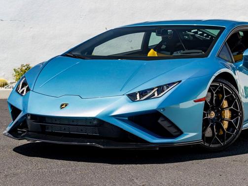 Pearl 2022 Lamborghini Huracan EVO Coupe RWD