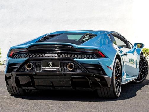 Pearl 2022 Lamborghini Huracan EVO Coupe RWD