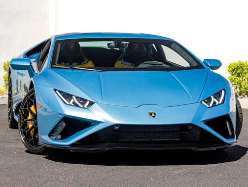 Pearl 2022 Lamborghini Huracan EVO Coupe RWD
