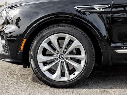 2022 Bentley Bentayga V8