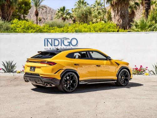 2023 Lamborghini Urus Performante