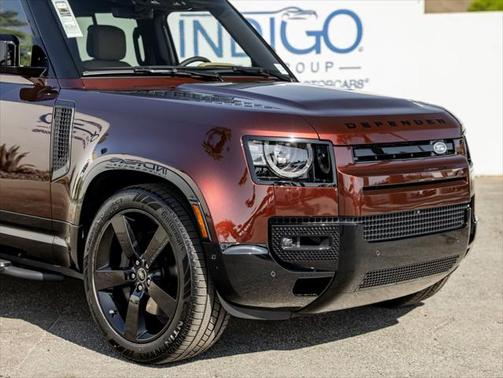 2025 Land Rover Defender 130 P400 X-Dynamic SE