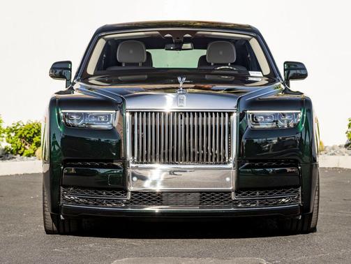 Dark Emerald 2023 Rolls-Royce Phantom
