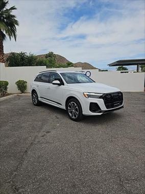 2025 Audi Q7 45 Premium Plus