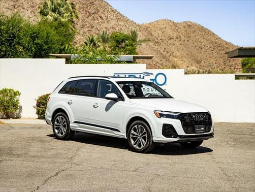 2025 Audi Q7 45 Premium Plus