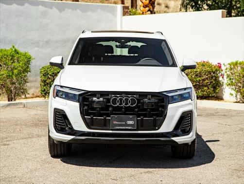 2025 Audi Q7 45 Premium Plus