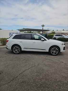 2025 Audi Q7 45 Premium Plus