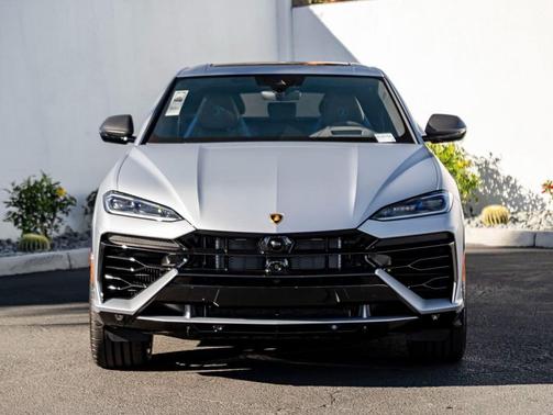 2025 Lamborghini Urus SE