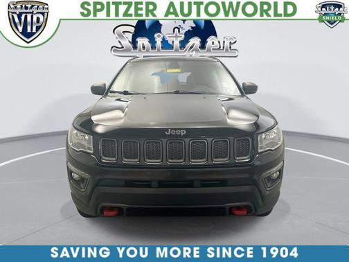 Diamond Black Crystal Pearlcoat 2019 Jeep Compass Trailhawk