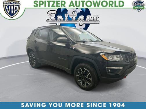 Diamond Black Crystal Pearlcoat 2019 Jeep Compass Trailhawk