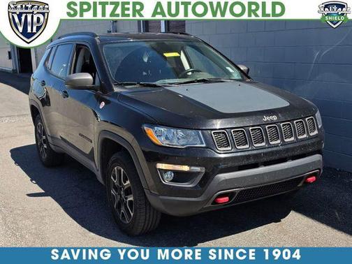 Diamond Black Crystal Pearlcoat 2019 Jeep Compass Trailhawk