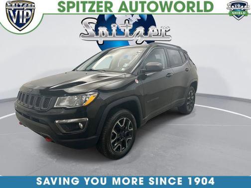 Diamond Black Crystal Pearlcoat 2019 Jeep Compass Trailhawk