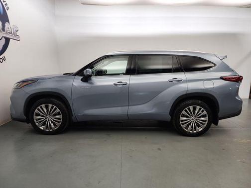 2021 Toyota Highlander Hybrid Platinum