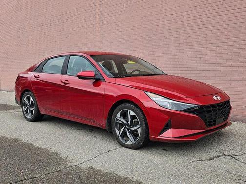 2023 Hyundai ELANTRA SEL