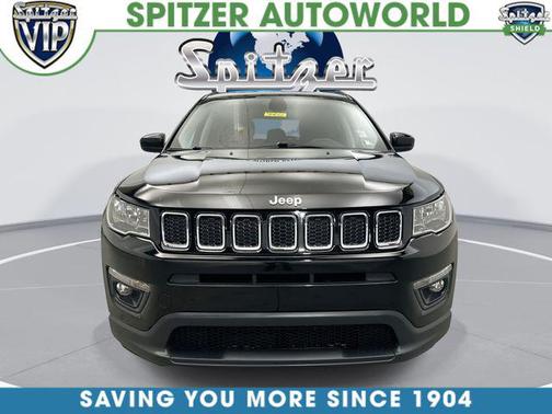 Diamond Black Crystal Pearlcoat 2018 Jeep Compass Latitude