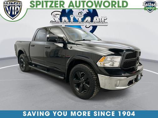 Brilliant Black Crystal Pearl 2017 RAM 1500 SLT