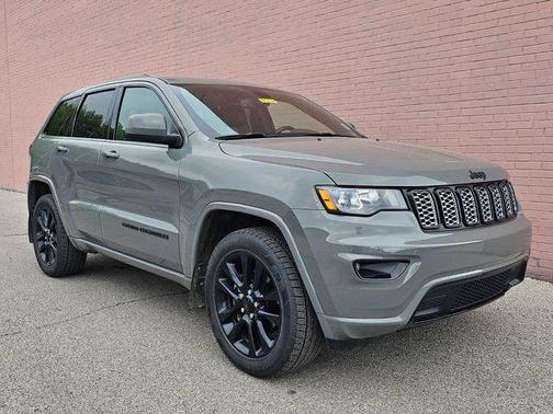 Sting-Gray Clearcoat 2019 Jeep Grand Cherokee Altitude