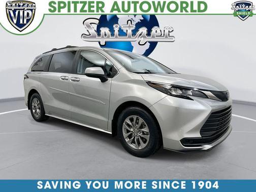 2024 Toyota Sienna LE