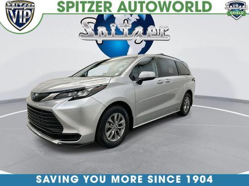 2024 Toyota Sienna LE