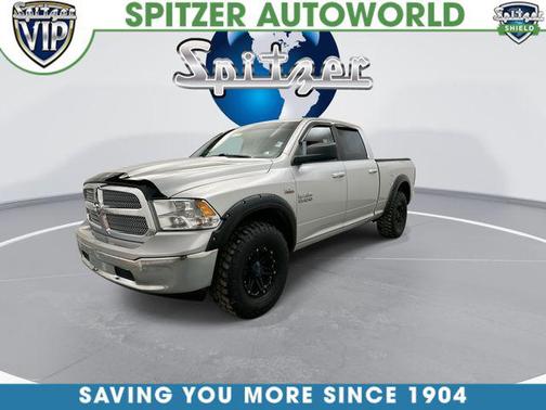 Bright Silver Metallic Clearcoat 2019 RAM 1500 SLT