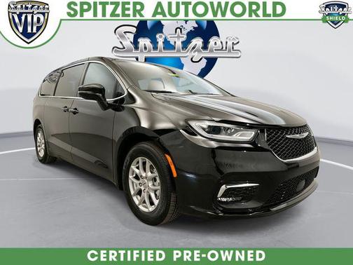 Diamond Black Crystal Pearlcoat 2025 Chrysler Pacifica L
