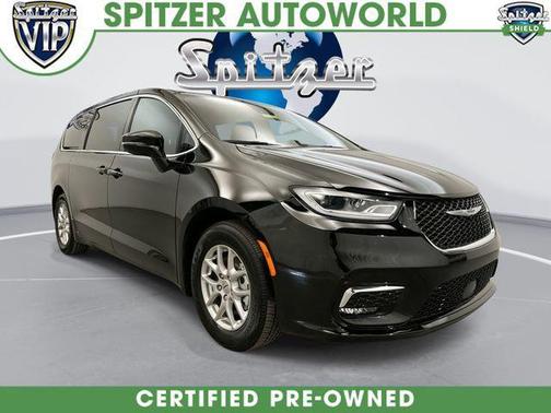 Diamond Black Crystal Pearlcoat 2025 Chrysler Pacifica L