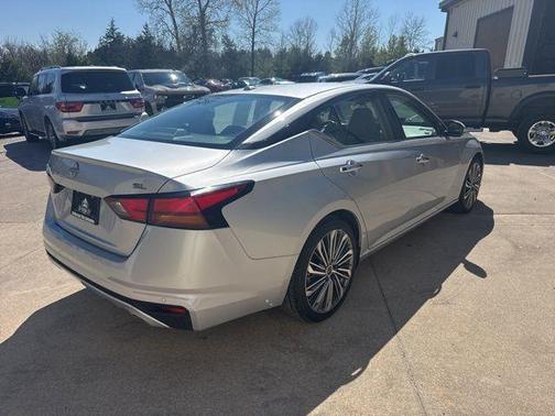 Brilliant Silver Metallic 2023 Nissan Altima 2.5 SL