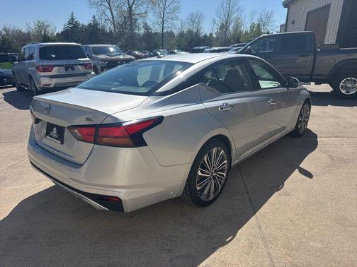 Brilliant Silver Metallic 2023 Nissan Altima 2.5 SL