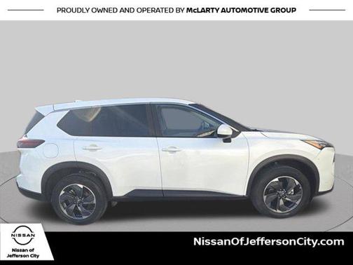 Everest White Pearl 2025 Nissan Rogue SV