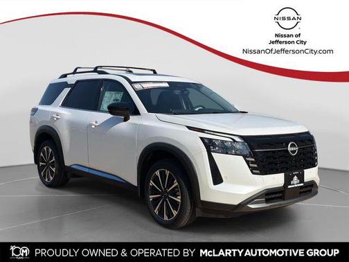 Everest White Pearl Tricoat 2026 Nissan Pathfinder Platinum