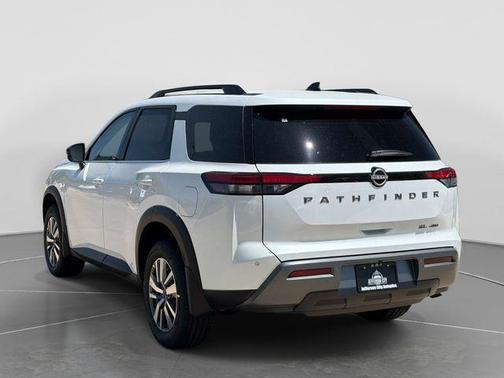 Everest White Pearl Tricoat 2026 Nissan Pathfinder SL