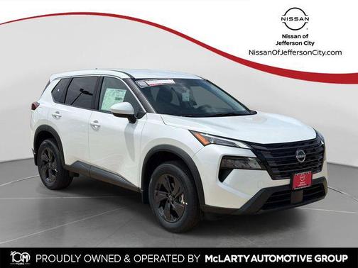 Everest White Pearl Tricoat 2026 Nissan Rogue SV
