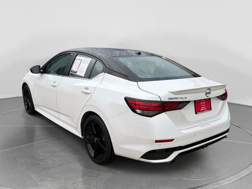 Aspen White Tricoat/Super Black 2024 Nissan Sentra SR