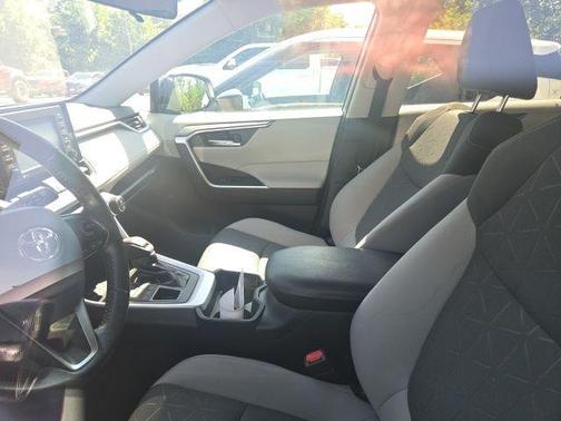 Silver Sky Metallic 2020 Toyota RAV4 XLE