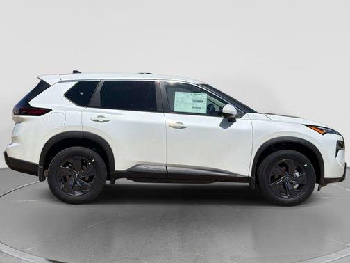 Everest White Pearl Tricoat 2026 Nissan Rogue SV