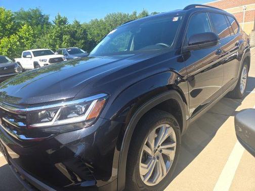 Deep Black 2023 Volkswagen Atlas 3.6L SE w/Technology