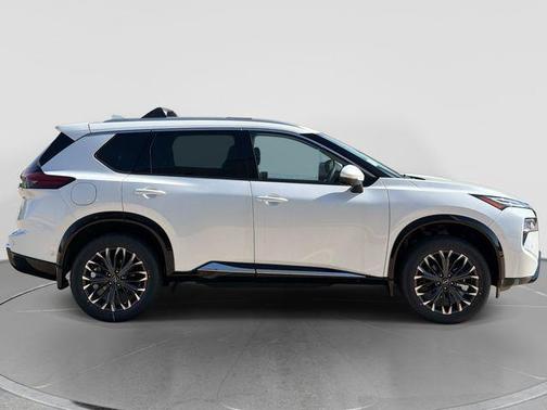 Everest White Pearl Tricoat 2026 Nissan Rogue Platinum