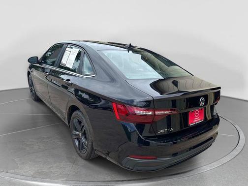 Deep Black 2022 Volkswagen Jetta 1.5T SE