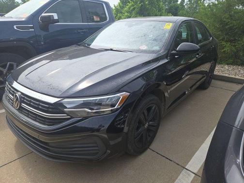 Deep Black 2022 Volkswagen Jetta 1.5T SE