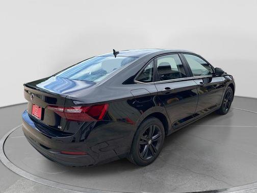 Deep Black 2022 Volkswagen Jetta 1.5T SE