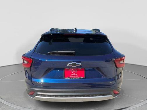 Blue Glow Metallic 2024 Chevrolet Trax LT