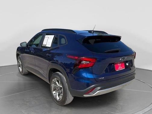 Blue Glow Metallic 2024 Chevrolet Trax LT